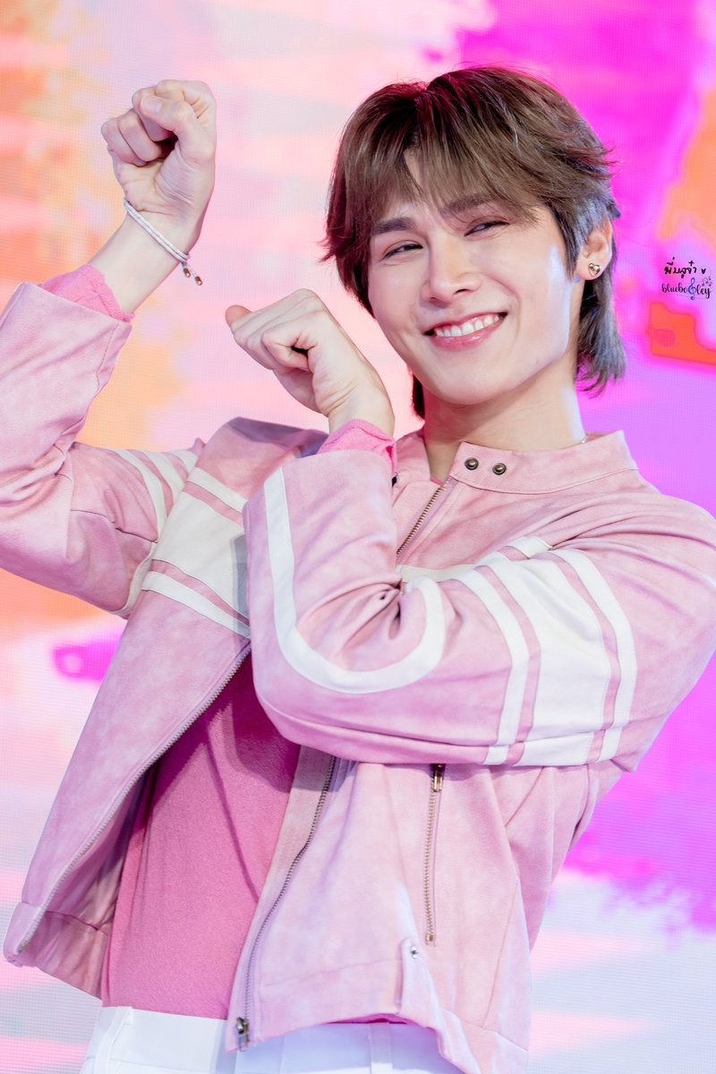 bby_wanning_'s tweet photo. I'm amazed like how could he be both the hot Prince whom we'd be on our knee for 🛐🧎 but also the pretty baby girl like🩷🥹

The opposite vibe but he managed to pull.
Sir, how you do this?

Credit to owner in pic 🙏🙏
@peatwasu #Peatwsu #BabyFeat https://t.co/5eBMvaC0Kc
