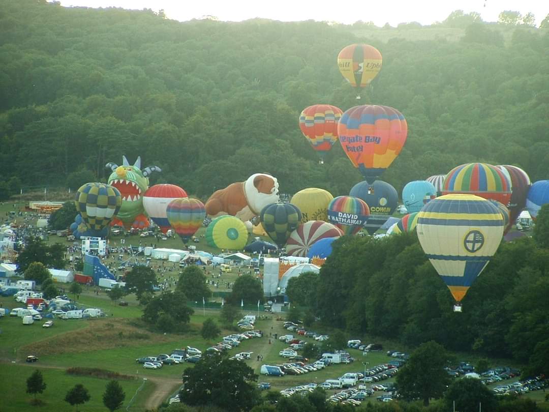 Bristol Balloon Fiesta Throught The Years photo album 2000 - 2010 link below.

facebook.com/share/p/otHGhT…