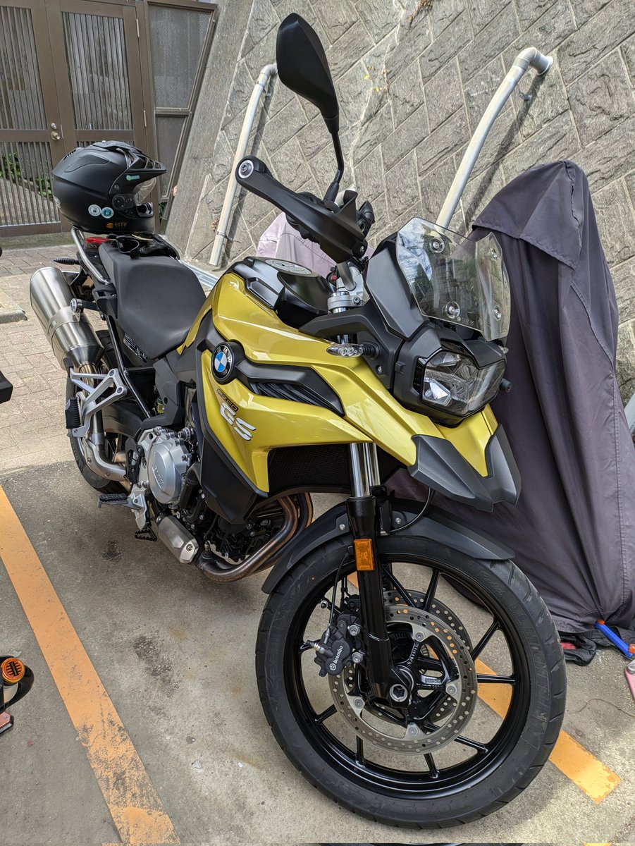 IchiYasukawa's tweet photo. 12年間乗ったオレンジのF650GS、車検が高くなりそうだったら大型は降りてハンターカブにしようかとも思っていたのに・・・
気が付いたらF750GSになってた。
と、言うことでまだまだ頑張って長距離走ります。
#F650GS #750GS https://t.co/nzm8pJB1fI