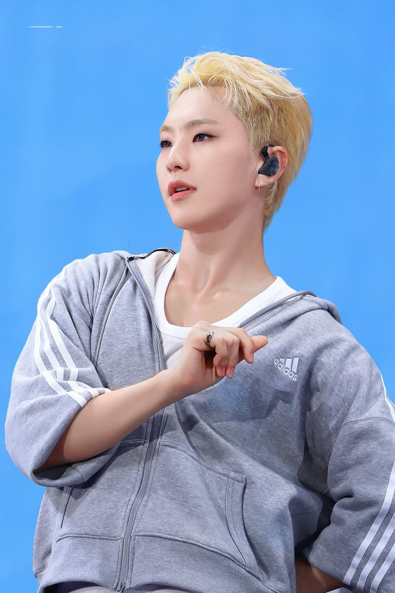 fluorescent615's tweet photo. 240723 캐럿랜드

섹시해…

#호시 #권순영 #HOSHI #ホシ
#세븐틴 #SEVENTEEN https://t.co/wITUssKy5w