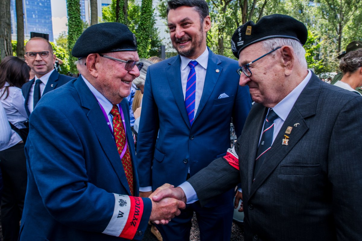 Warsaw Rising Museum tweet media