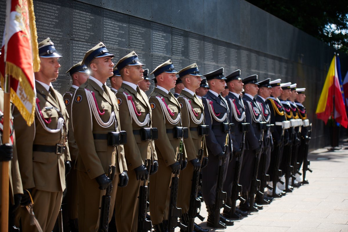 Warsaw Rising Museum tweet media