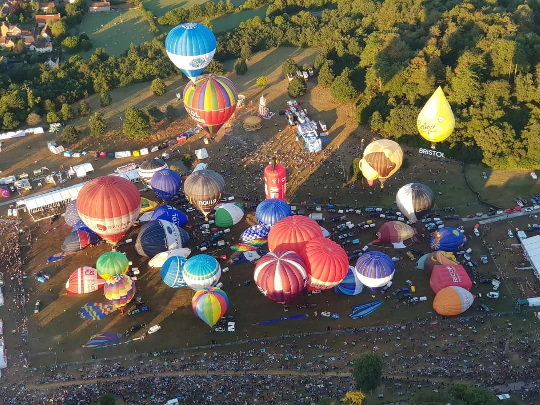 Bristol Balloon Fiesta Through The Years 2011 - 2023 photo album link below.

facebook.com/share/p/V4zDPL…