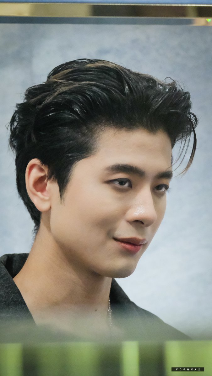 ให้ฉันได้รักเธอภายใน 123 ♡

#VERSACESNEAKERSwithXX
#XXSIVK 
#PorscheSivakorn