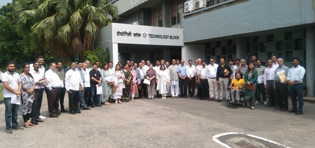 lubindia's tweet photo. The collaboration between CSIR and Laghu Udyog Bharati (LUB) once again brought together brilliant minds to explore groundbreaking projects at CSIR-CSIO Chandigarh. Mr. Narendra Singh Jassal, Head of BDG, CSIR Chandigarh, set the stage for a day full of inspiration and learning. Sh. Om Prakash Gupta, All India General Secretary of LUB, and Mrs. Aarti Sehgal, Delhi State Secretary, highlighted the crucial role of small industries in national growth and the vast potential for synergy with CSIR institutes.

This visit marked the second meeting in the "100 Days 100 Technologies" series, underscoring a powerful exchange of knowledge and paving the way for future collaborations. Stay tuned for more updates on this exciting journey!
.
.
#Innovation #Collaboration #CSIR #LaghuUdyogBharati #100Days100Technologies
#msme  #viksitbharatvasi  #lub 
#GrassrootsCentricEconomicDevelopment