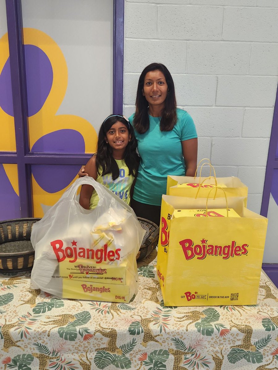 TweetDCS_DCES's tweet photo. Big Shout out to the Patel family and Bojangles for sponsoring breakfast for our Faculty abd Staff! 💜💛 It was delicious! #Bojangles #thankyou https://t.co/oZkKI8D9z7