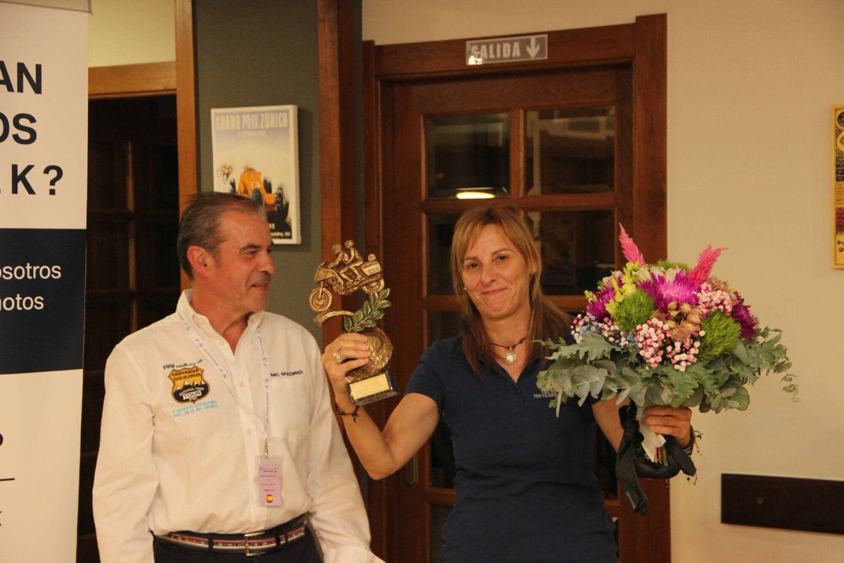 ElsiRider's tweet image. Agradecida por este bonito reconocimiento. Diez años explorando el mundo en solitario con mi moto.
#moto #aventuras #viajar #aventurasenmoto #motoviajeros #elsirider