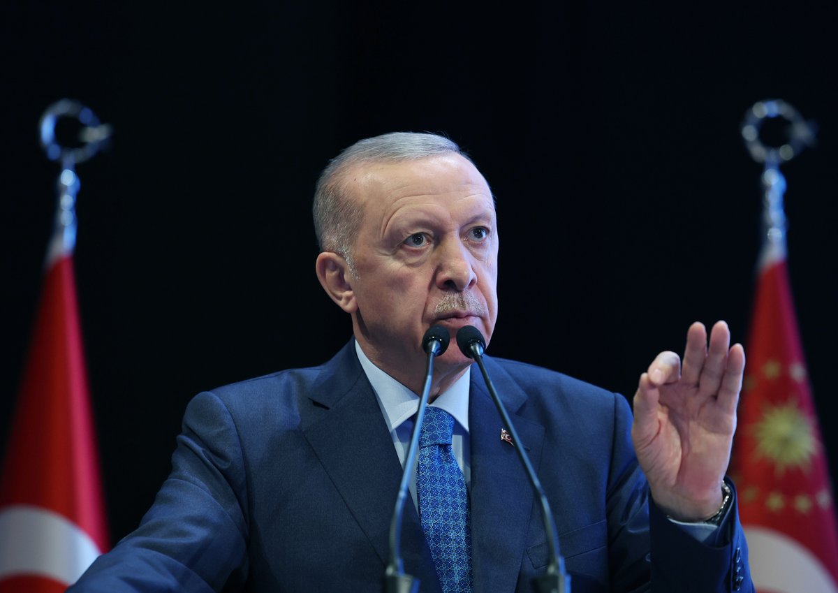 Akparti's tweet photo. Genel Başkanımız ve Cumhurbaşkanımız Recep Tayyip Erdoğan, Genel Merkez'de düzenlenen Genişletilmiş İl Başkanları Toplantımıza katıldı. https://t.co/mnqhuDQ5xX