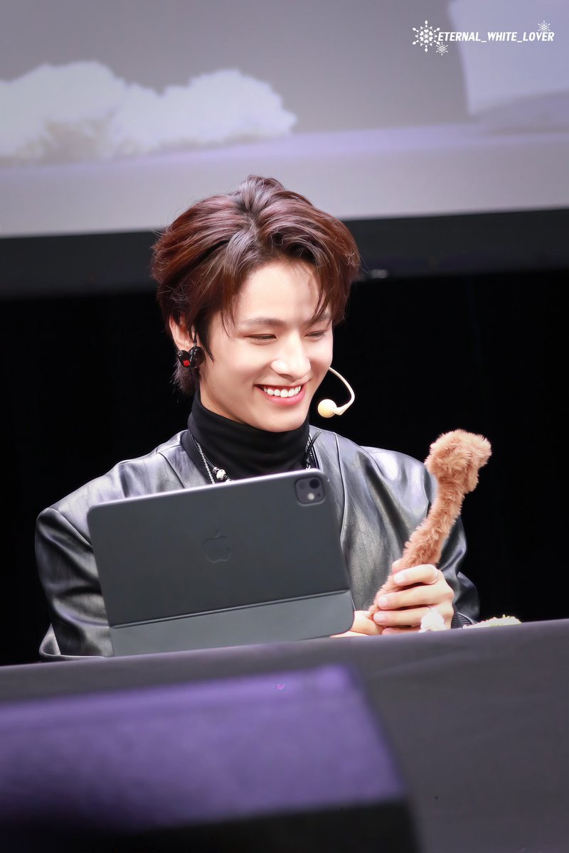 LEV_WHITELOVER's tweet photo. 20240728 TOKYO TIME TO TALK
笨笨手工
#LEV #레비 #レビ
#A_I_BAE #LEV_A_I_BAE
#ExchangeID
#왕즈하오 #WANGZIHAO #王子浩 https://t.co/4mE1xaB5qU