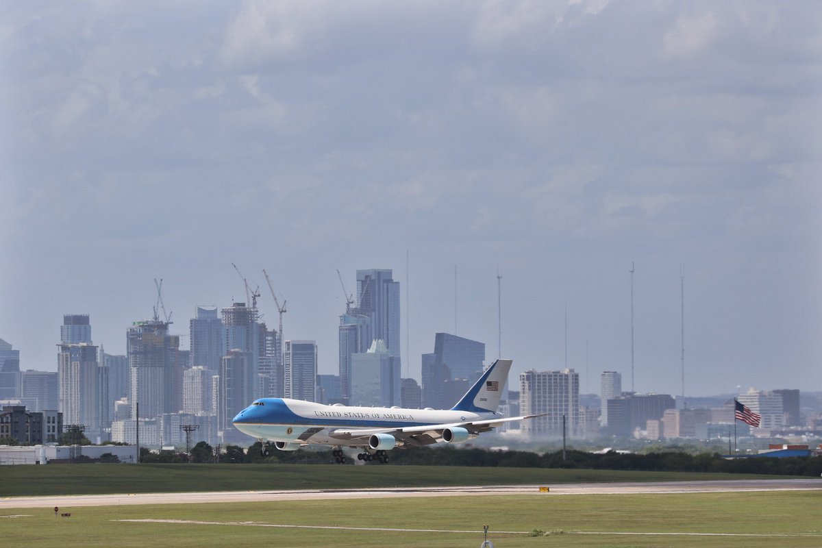 Boeing 747-8 but make it ✨Presidential✨

Thanks for the visit, <a href="/POTUS/">President Donald J. Trump</a> 🇺🇸