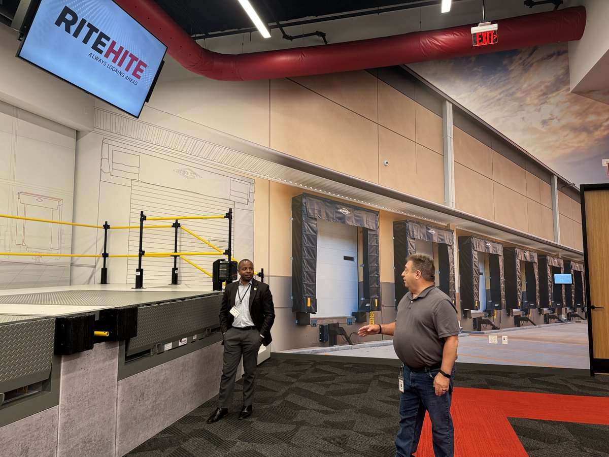 MayorMKE's tweet image. I toured @ritehite's global headquarters and their impressive new building in Walkers Point. Milwaukee is home to another thriving business. #MilwaukeePride #Innovation #WalkersPoint