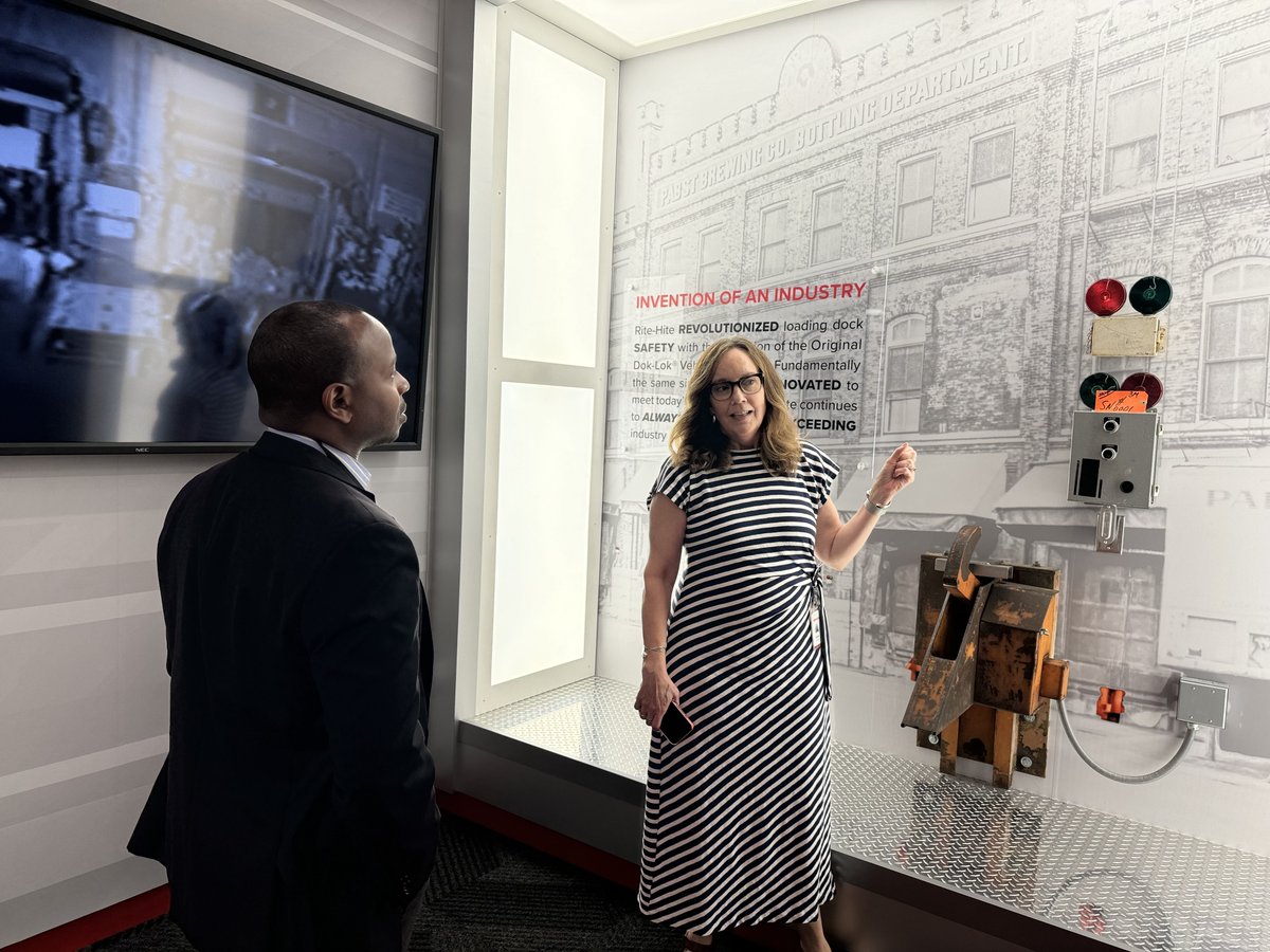 MayorMKE's tweet image. I toured @ritehite's global headquarters and their impressive new building in Walkers Point. Milwaukee is home to another thriving business. #MilwaukeePride #Innovation #WalkersPoint