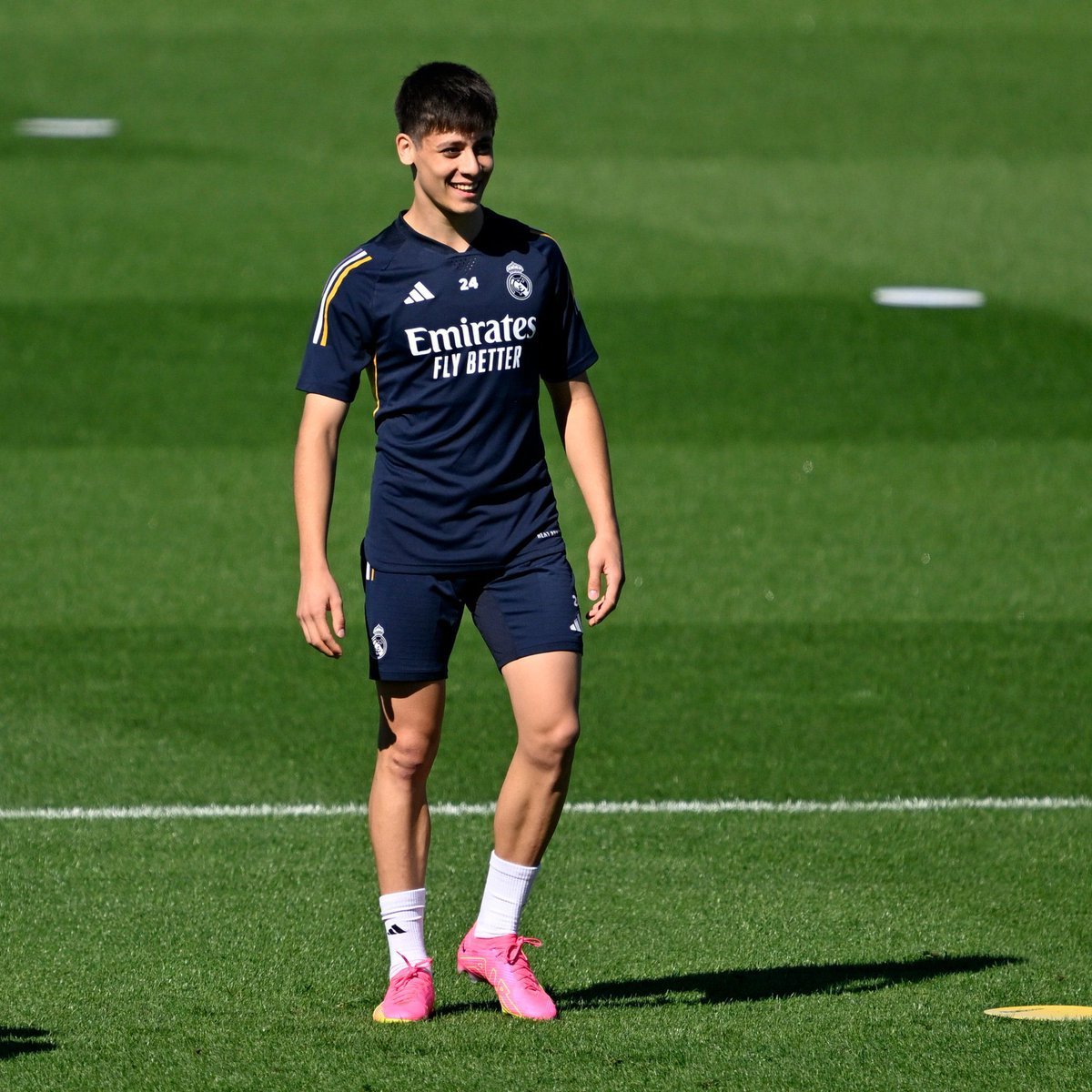 betasusgirfp's tweet photo. Carlo Ancelotti, Real Madrid'in Milan ile oynayacağı hazırlık maçında ilk 11'de Arda Güler, Brahim Diaz ve Endrick'e yer vermeyi planlıyor.
#ardagüler #FileninSultanları #Weghorst #Rebic #VurPençeniKupaya #FenerbahçeLugano #FBvLUG #EminBayram #Rebic #Hasic #Vargas #MeteGazoz #AliNaci #Krunic #AskerbiiGerbekov #Paris2024 #OlympicQualifierSeries #OlympicTorchRelay #Olympics #OlympicCeremony #Paris2024 #İlkinAydın #Vargas #Voleybol