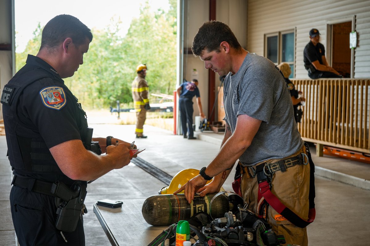 KalPublicSafety's tweet photo. We are thrilled to announce that 16 new firefighters have graduated from the Kalamazoo City Fire Academy after 11 weeks and 242 hours of training! Congratulations! 

#WeAreKDPS #KalamazooFire #FirefightingTraining #PublicSafety https://t.co/FC7TTfpdeZ