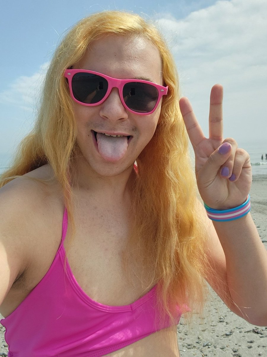 Frostralia's tweet photo. Spent my birthday this year in gender euphoric bliss π This was my first time wearing a bikini to a beach. I feel so damn gorgeous.
π Fabulous Frost Nicoletti
#TransWomen #TransWomenAreBeautiful #TransWomenAreValid #GenderEuphoria #TransWomenAreWomen #mtf #LGBTQ #beautyqueen https://t.co/OJhhl79bYc