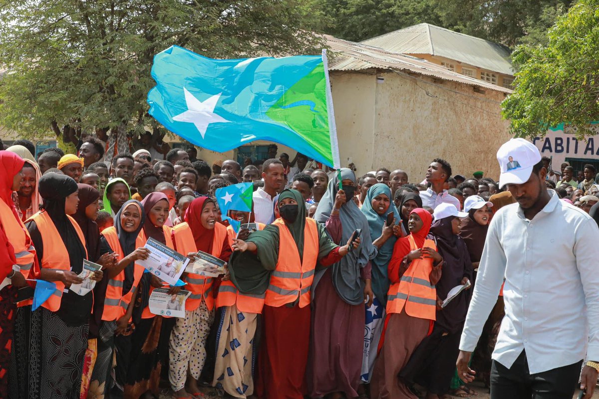 GudlaweHussein's tweet photo. We are grateful for the warm welcome we have received in Jalalaqsi District today.

During our time here, we will lay foundation of new development projects, engage with the community to listen to their needs, and organize local communities to continue the liberation. https://t.co/pzVD2YLuVG