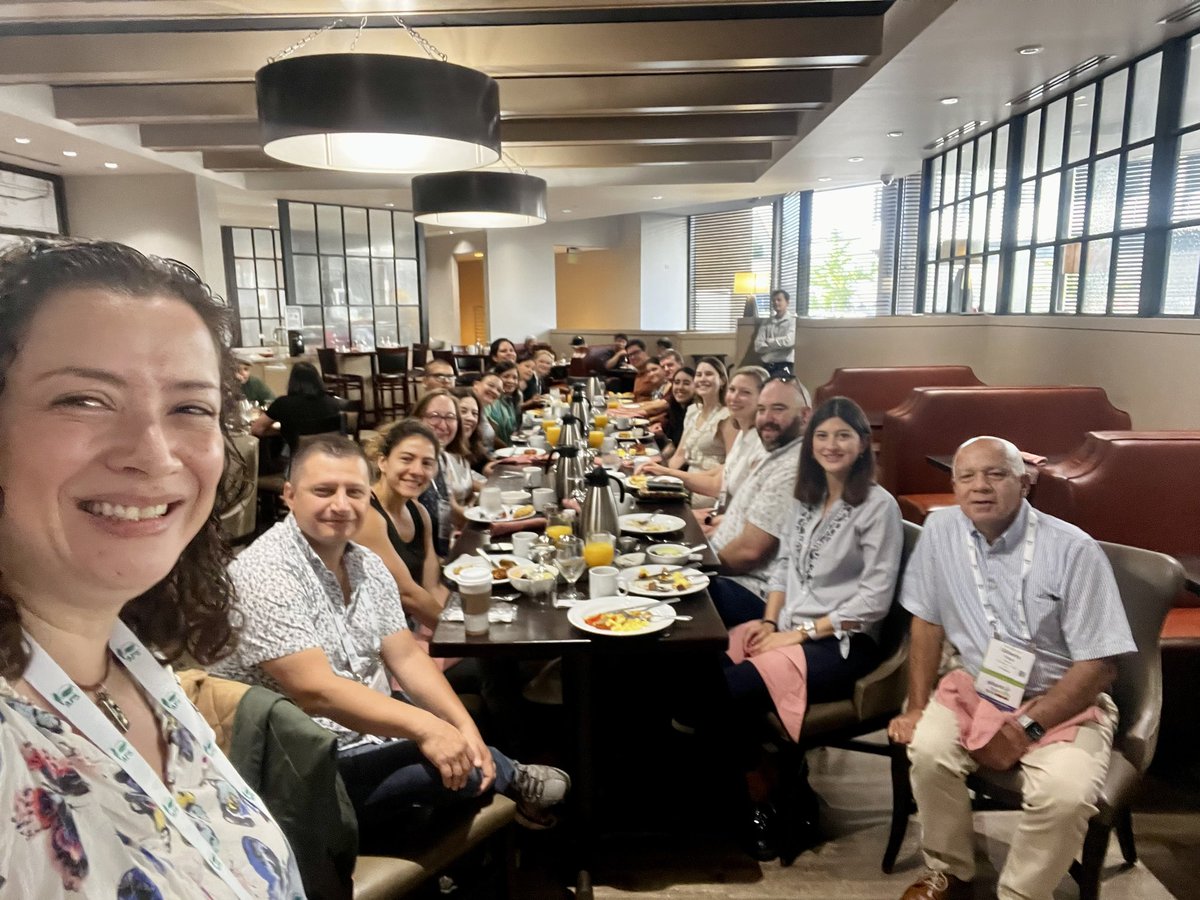 QuesadaLabNCSU's tweet image. Another favorite #PlantHealth2024 event: Colombians in @plantdisease breakfast! 🇨🇴🇨🇴🇨🇴 #CienciaColombia @APS_OIP @cahuparo @MPrietoTorres @KellyJAvilaM @Carlomatrax @xocolatl_vrr @EpiPlantPath @NataliaPieros @CristianOlayaA @Johadelcpp @maherreraco