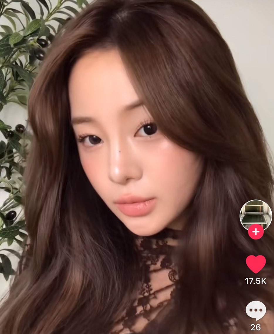 บลัช dasique 4 หลุม สี almond vanilla คือถูกต้อง สีเบจละมุนๆ ปัดแล้วได้งานแก้มฟุ้งๆ นัวๆ เหมือนใส่ฟิลเตอร์เลย โคตรสวย