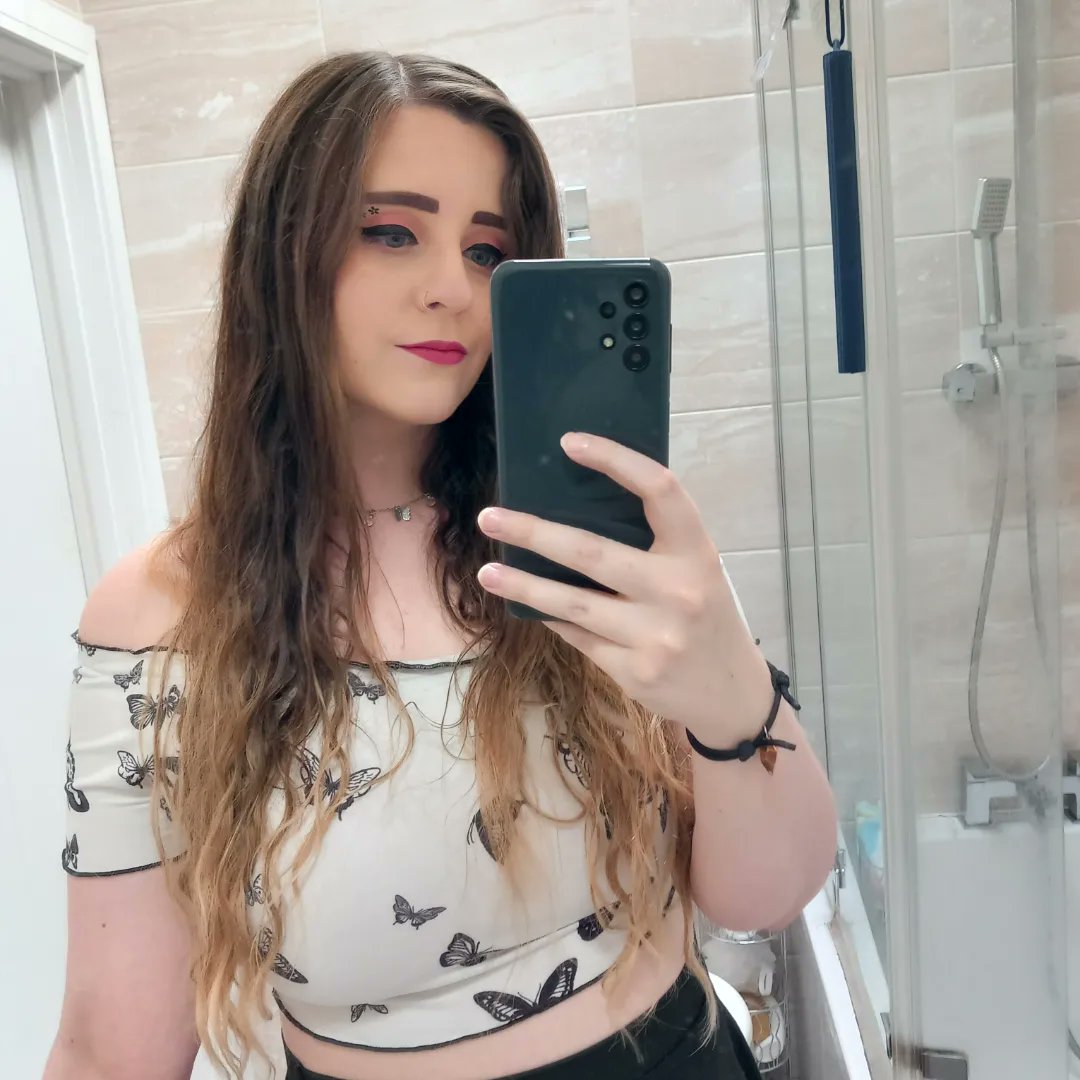 SakuraYueKo's tweet photo. Okay.. but how old do I look? I'm curious ๐ค
#howolddoilook #mirrorselfie #selfietime #brunettegirl #britishgirl https://t.co/Byn0uReDzV