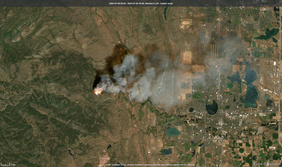 The Sentinel 2 satellite captured this view of the Alexander Mountain Fire early in its evolution Monday. Infrared data helps reveal active burning through smoke. Since then, the blaze has grown to ~1,000 acres, larger than NY's Central Park. #cofire