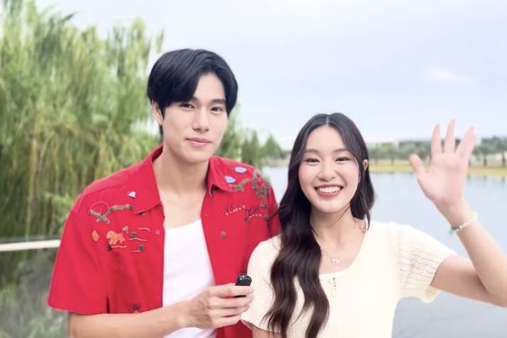 craz__ee's tweet photo. LuneStar 💫

LUNE IS COMING

#GMMTVLIVEHOUSE 
#SummerNightTheSeries 
#phuwintang #parnpeet https://t.co/2iIytbCp2L
