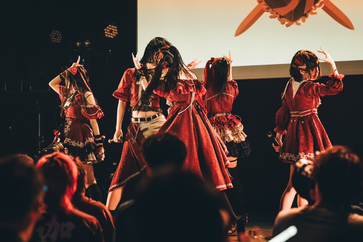 pentaKN_203's tweet photo. 2024.07.29
1周年記念ワンマンライブ
『冷静と情熱』
📍今池ボトムライン

赤🟥

#きっと大切だった https://t.co/0rjtjEomlw