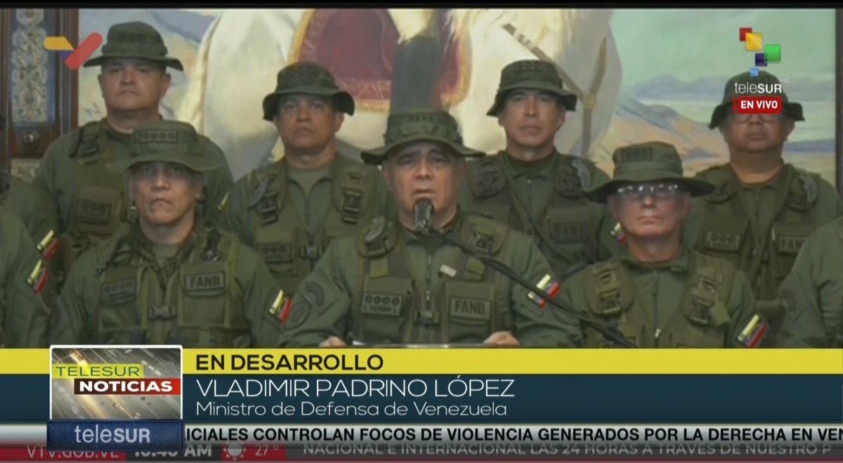 ActualidadRT's tweet photo. 🇻🇪Vladimir Padrino López, Ministro de Defensa de Venezuela alerta sobre intentos de desestabilización: El pueblo decidió por un candidato y ayer el CNE lo proclamó 

💬El pueblo de Venezuela es quien tiene la voz cantante. El pueblo de Venezuela tiene la voz cantante

📌Más información: https://t.co/vgk1KmdBCM