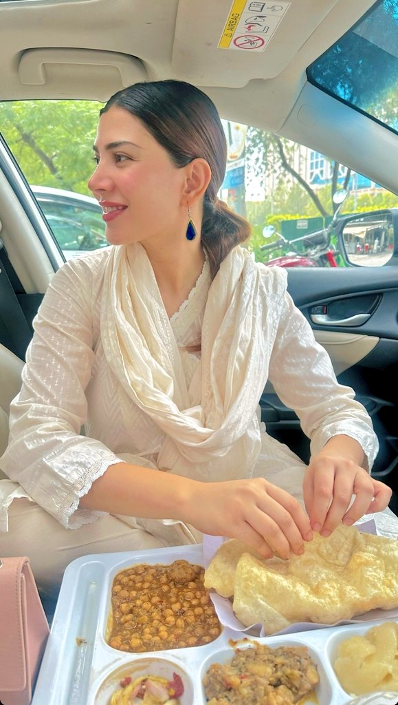 ❥❥❥❥❥❥ 𝐈 𝐥𝐨𝐯𝐞 𝐡𝐨𝐰 𝐬𝐦𝐚𝐥𝐥 𝐭𝐡𝐢𝐧𝐠𝐬 𝐜𝐚𝐧 𝐜𝐨𝐧𝐧𝐞𝐜𝐭 𝐬𝐭𝐫𝐚𝐧𝐠𝐞𝐫𝐬 &amp; 𝐦𝐚𝐤𝐞 𝐚 𝐛𝐢𝐠 𝐢𝐦𝐩𝐚𝐜𝐭. 𝐖𝐡𝐞𝐧 𝐲𝐨𝐮 𝐬𝐦𝐢𝐥𝐞 𝐚𝐭 𝐚 𝐬𝐭𝐫𝐚𝐧𝐠𝐞𝐫 &amp; 𝐡𝐞/𝐬𝐡𝐞 𝐬𝐦𝐢𝐥𝐞𝐬 𝐛𝐚𝐜𝐤, 𝐲𝐨𝐮 𝐟𝐞𝐞𝐥 𝐟𝐚𝐦𝐢𝐥𝐢𝐚𝐫 𝐟𝐨𝐫 𝐚 𝐟𝐞𝐰