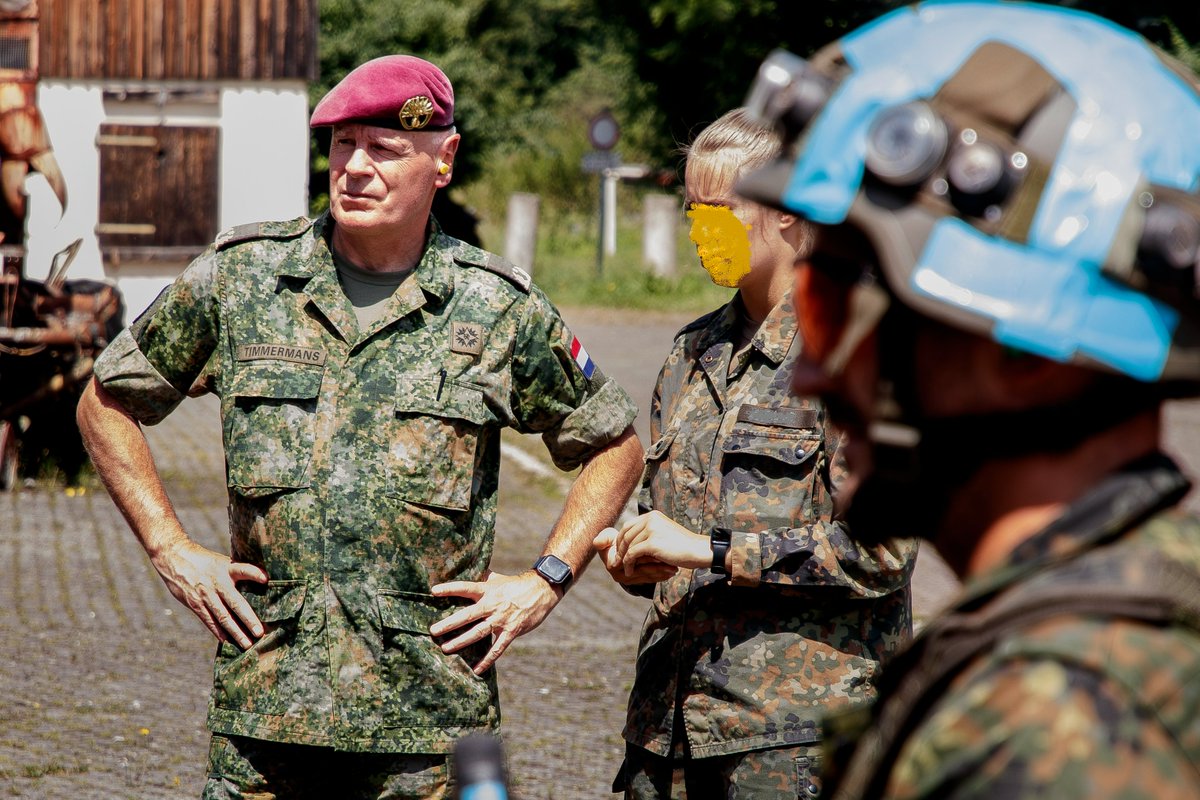 STC_EUMAM_UA's tweet photo. The COM of the STC #EUMAM_UA, LtGen Andreas Marlow, and his deputy, BrigGen Maurice Timmermans, visited the mission's Hub North and South to gain impressions of the tank training with #VR_headset in the north as well as the urban combat training in the south.
#StandWithUkraine 🇺🇦 https://t.co/GuVOkwJcDN