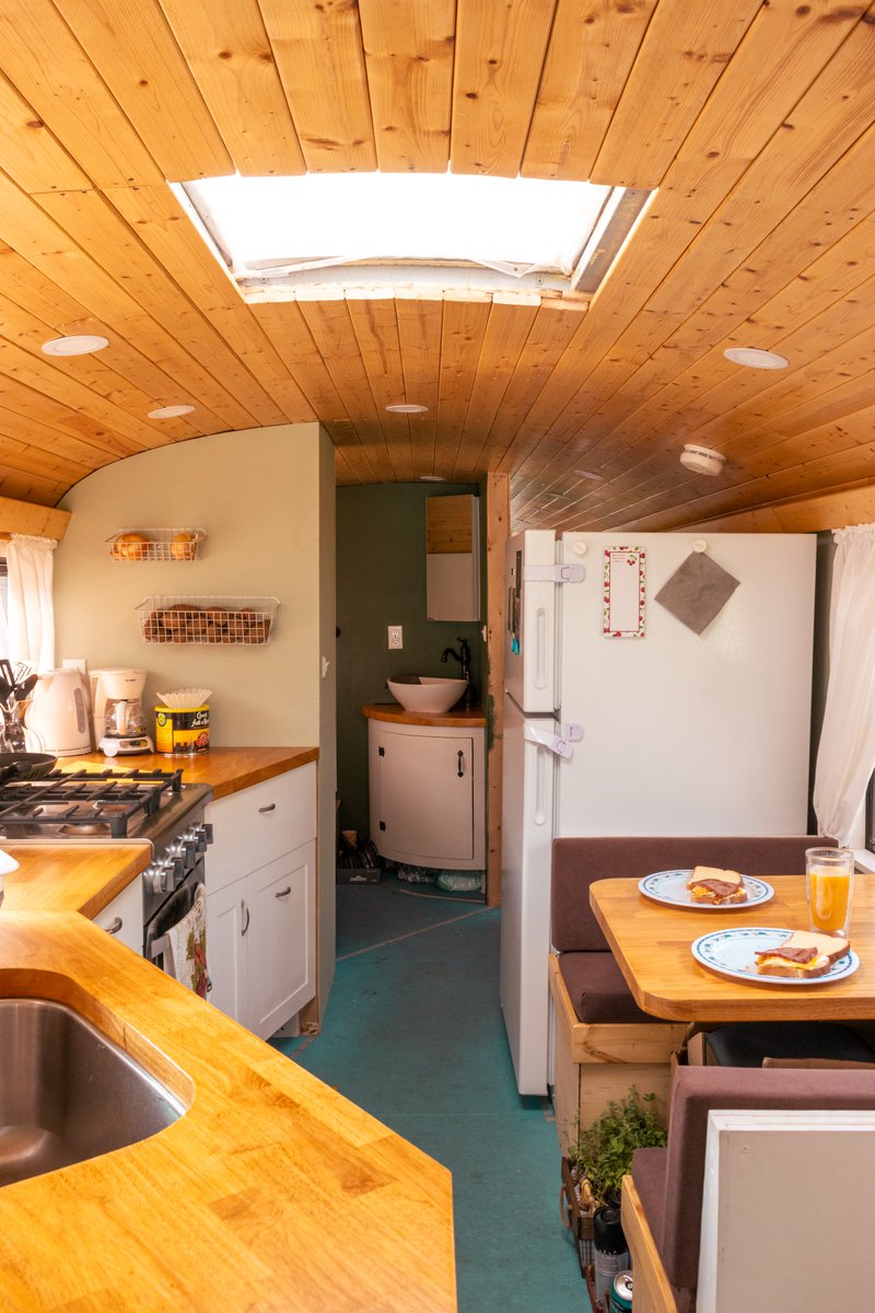 IconDirect's tweet image. We had the pleasure of hosting this delightful couple at our complimentary stopover last weekend. Hearing about their journey in this schoolie conversion and getting to tour the bus was a delight!

#ICONDirect #RVLife #RVJourney #Travel #SchoolieConversion