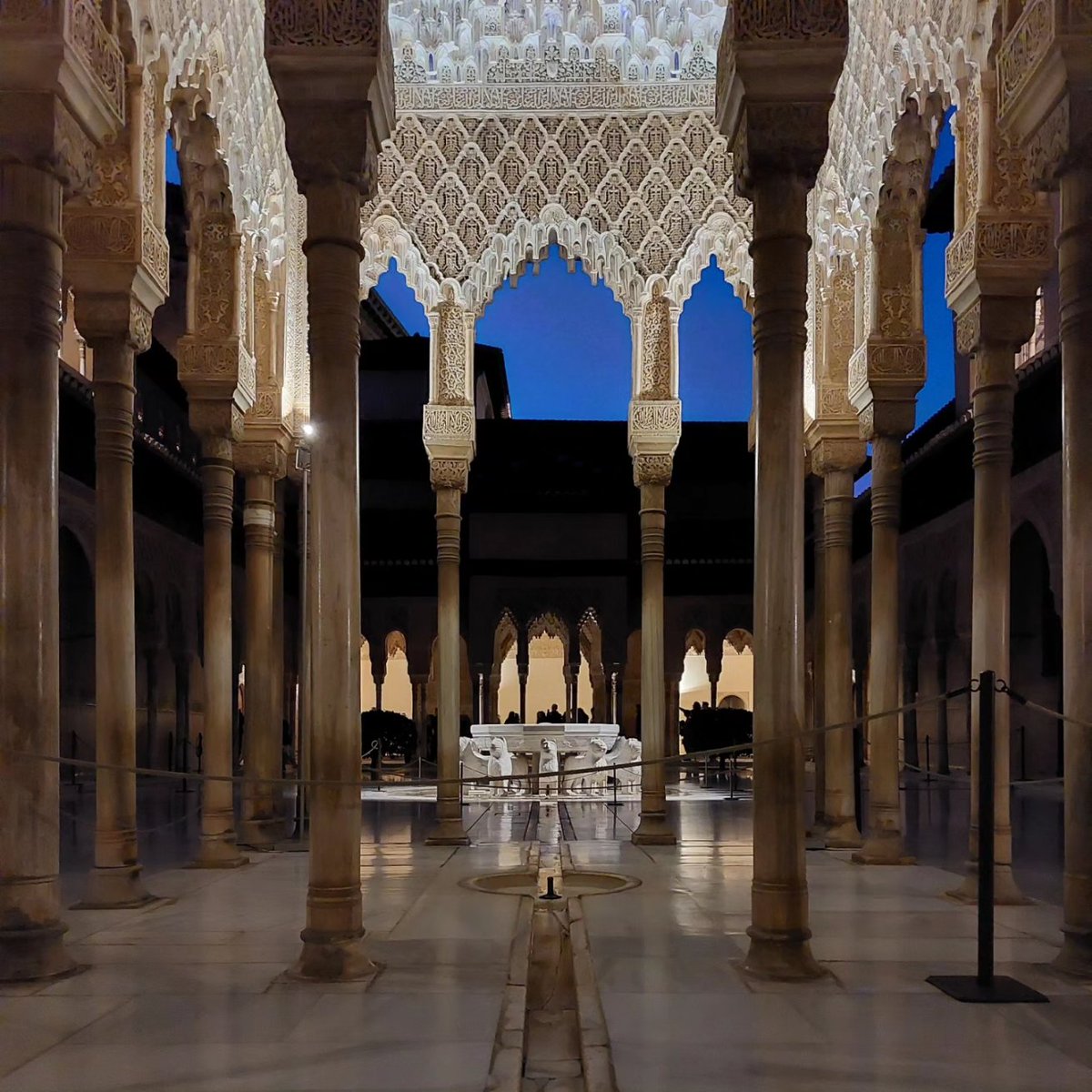 Si no conoces la #Alhambra nocturna te estás perdiendo una experiencia única, aprovecha el verano para descubrirla con nosotros
guiasdearte.com