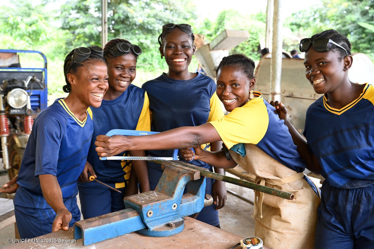 unicef_aids's tweet photo. .@UNICEF is committed to providing multisectoral, multidimensional and girl-centred responses that not only address the vulnerabilities that girls face, but also amplify their leadership, voices and agency.
🔗https://t.co/7sVt9NsDFd
#ForEveryChild #PutAdolescentsFirst https://t.co/I7jWYNq3K0