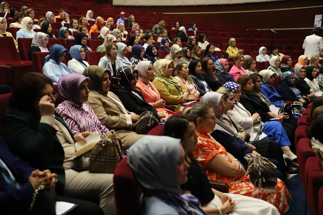 📍Ankara
Ak Parti Genel Merkez Kadın Kolları Başkanlığımız nezdinde , 81 il kadın kolları il başkanları toplantımızı ve akabinde Marmara Bölge toplantımızı gerçekleştirdik.

Sahada devam eden çalışma ve projelerimizi istişare ettik. 

Güzel yurdumuzun her köşesine her mahalleye