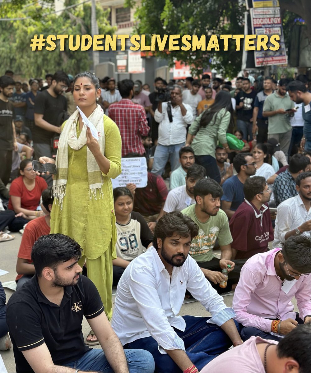 ibhanuprataps's tweet photo. छात्रों के सम्मान में ABVP मैदान में 🚩

अभाविप यह विश्वास दिलाती है कि जब तक राजेंद्र नगर हादसे में मृत छात्रों को न्याय नहीं मिलेगा, हम मजबूती से मैदान में डटे रहेंगे।

 #JusticeForStudents #RajendraNagar #ABVPForJustice https://t.co/nVJDiGmZYu