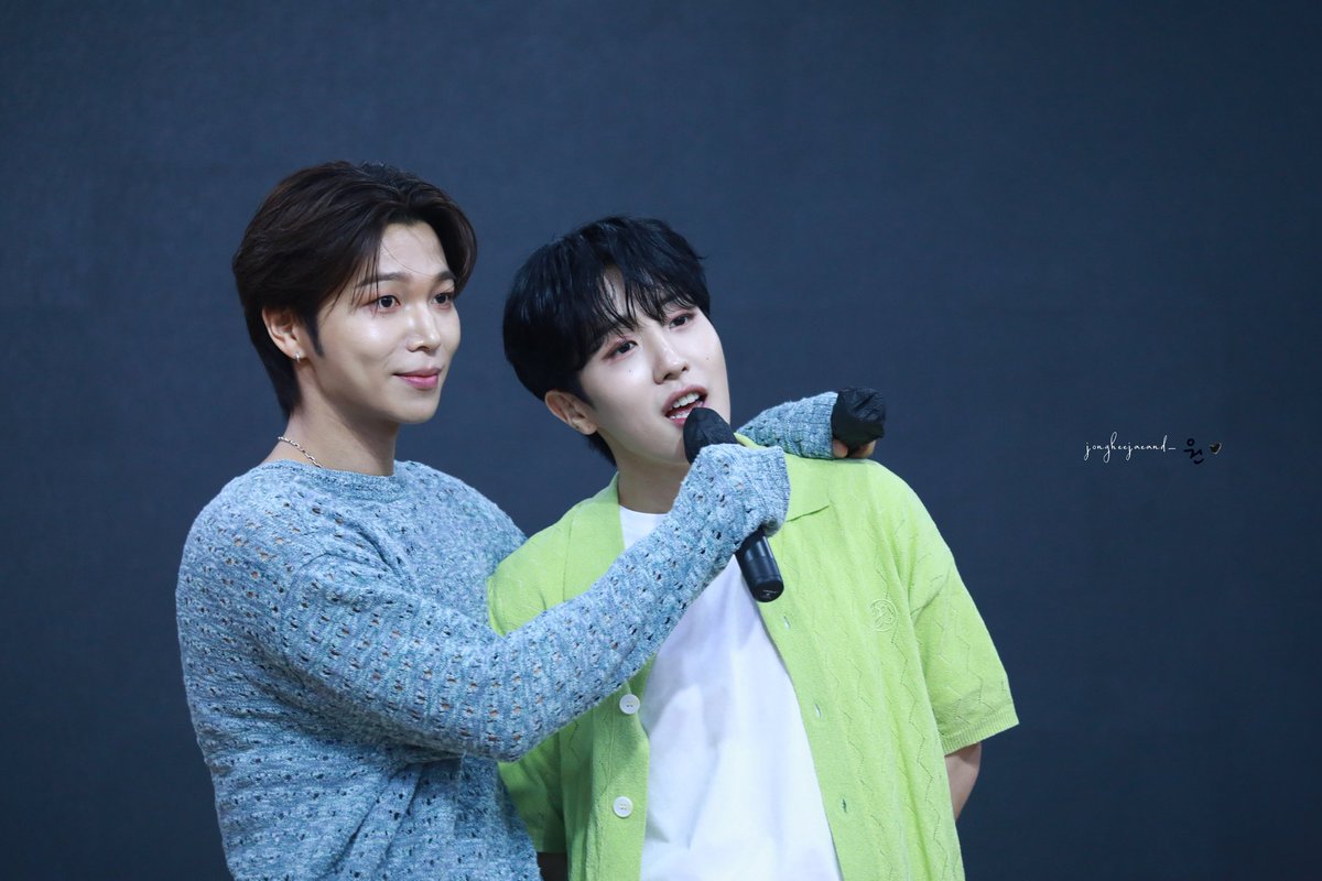 jongheejaeand_'s tweet photo. 데뷔 1주년 축하합니다❤️
#SEVENUS #세븐어스 
#희재 #이레 #종희 
#HEEJAE #IREAH
@heeeeeejae94
@ireahand_ https://t.co/1SRowlMkyC