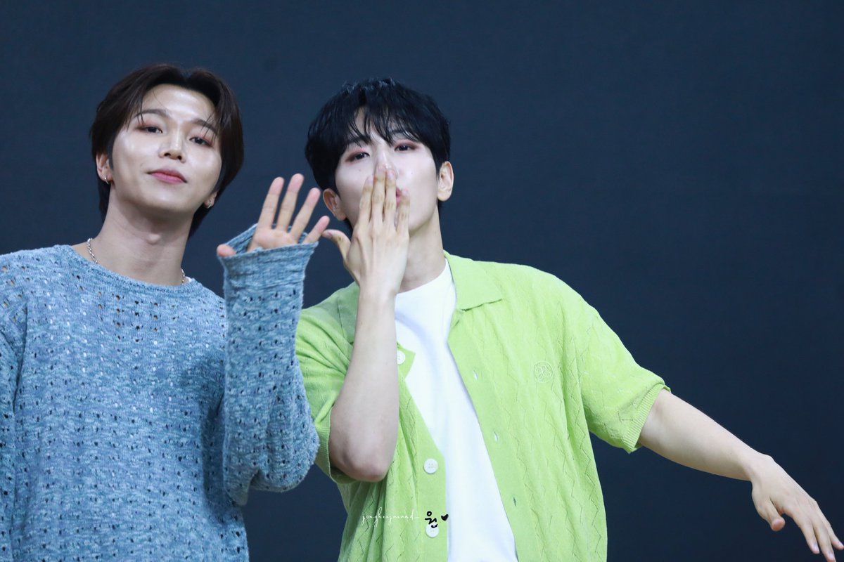 jongheejaeand_'s tweet photo. 데뷔 1주년 축하합니다❤️
#SEVENUS #세븐어스 
#희재 #이레 #종희 
#HEEJAE #IREAH
@heeeeeejae94
@ireahand_ https://t.co/1SRowlMkyC