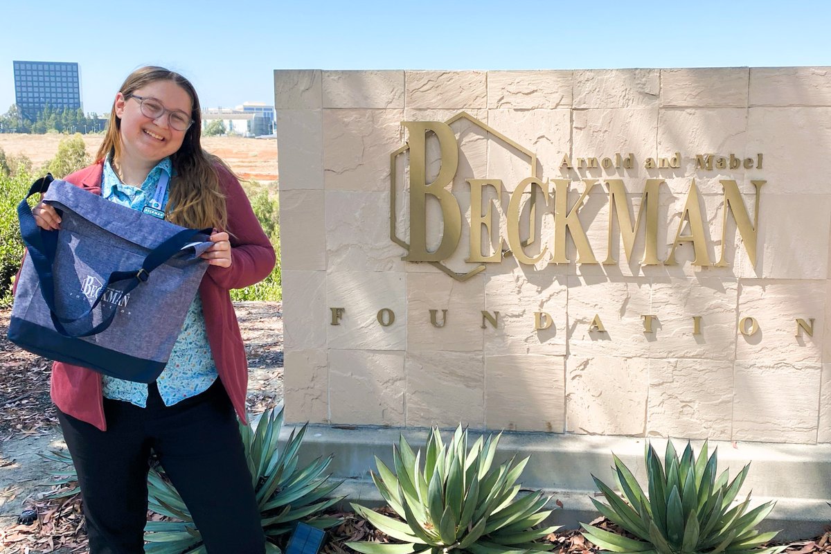 BeckmanFnd's tweet photo. Thanks to #BeckmanScholar Aurora de Tagyos for sharing this awesome pic with us! Aurora won our #beckmansymposium opportunity drawing in #Irvine last week and took home a bag full of Beckman #swag.
@ucsantabarbara #prize #giveaway #BSP #brandeditems #beckmanlocal @ucsb https://t.co/7yK4kVN2y4