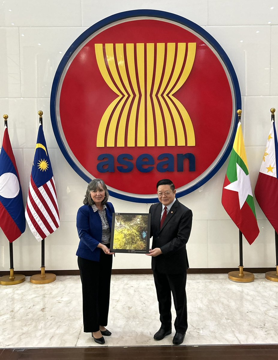 AsstSecCantor's tweet image. I was honored to meet with ASEAN Secretary-General Dr. Kao Kim Hourn in Jakarta to discuss U.S. – ASEAN cooperation and @Interior’s new U.S. – ASEAN Alliance for Protected Areas Conservation. We look forward to collaborating with @ABiodiversity on this @USAID-funded initiative.