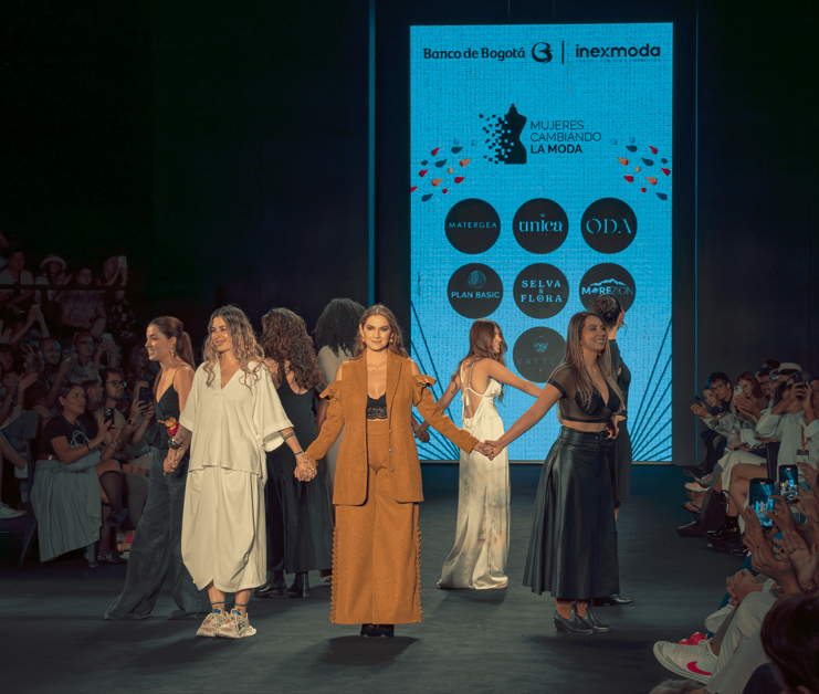 Davik's tweet photo. En la semana de la moda #Colombiamoda2024 les comparto que gracias al programa de aceleración empresarial #MujeresCambiandoLaModa del #BancodeBogotá #Inexmoda 7mujeres emprendedoras debutaron en las pasarelas con sus colecciones sostenibles. 👉https://t.co/YOGaA55jSq https://t.co/M1o3N3qnH0