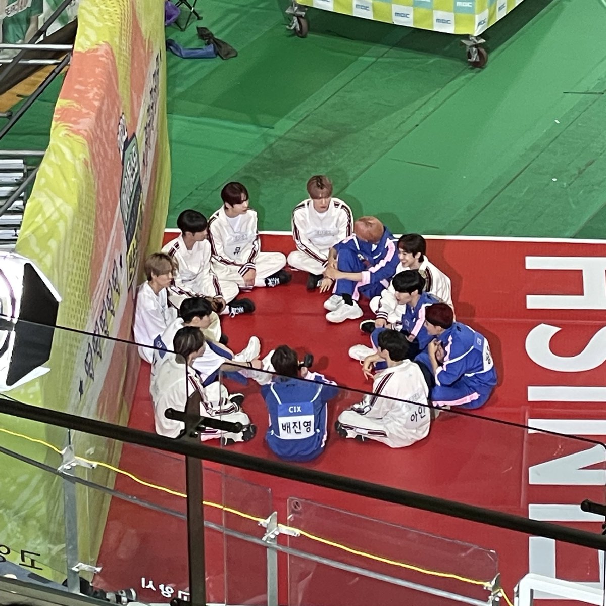 evnneinx's tweet image. jebevnne planning wakeone and yuehua downfall next week on isac