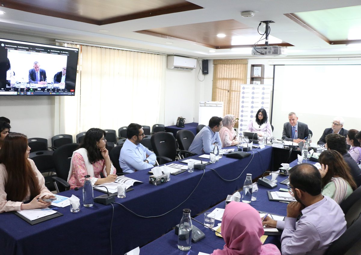 SDPIPakistan's tweet image. 12.6 tons of waste from #textiles is produced every year, which is too huge!
Any economic engagement with EU requires climate compliance.
➡️Companies that want to export to the EU, they need to be compliant with environmental rules
Mr Jeroen Willems, @EUPakistan
#UsedTextiles