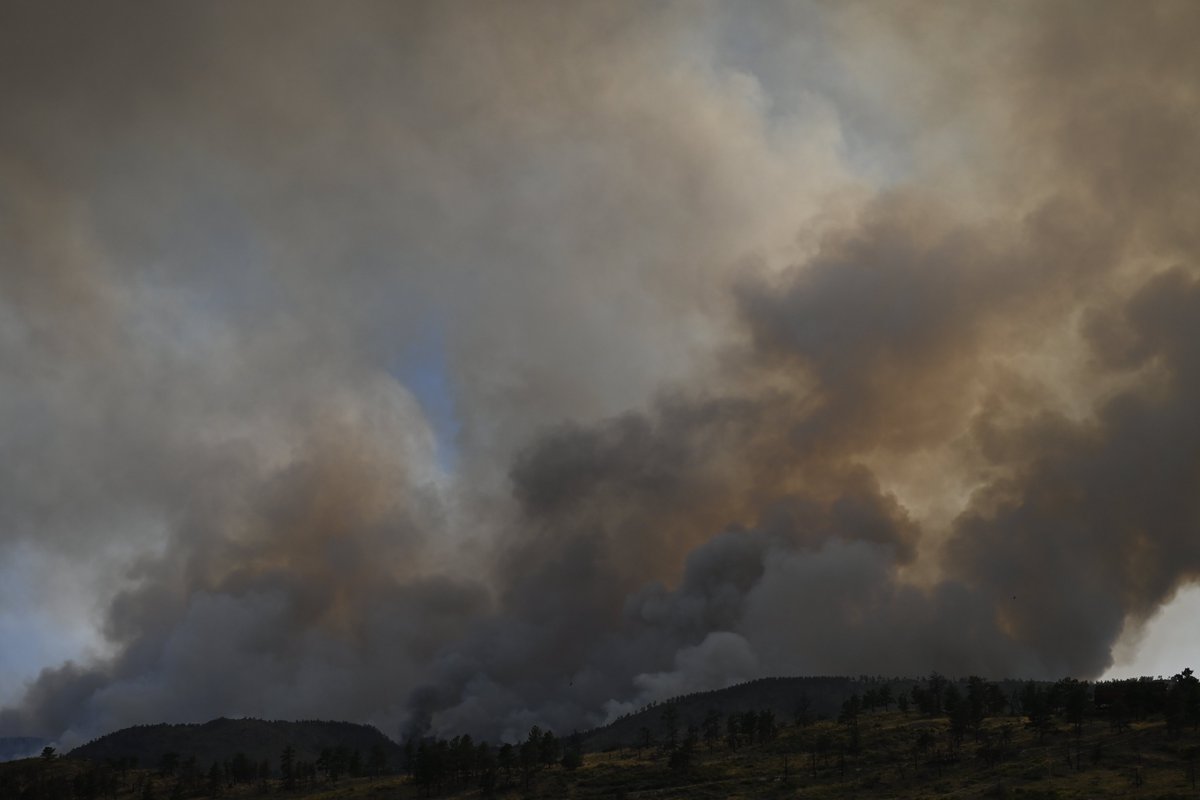 CycloneCowboys's tweet photo. Photos from The Fire yesterday #COwx #AlexanderMountainFire #neptuneaviationservices #aerialfire #aerialfirefighting #wildlandfirefighting #tanker10 #bae146200 #aviationphotography #nikon https://t.co/I75sP4geML