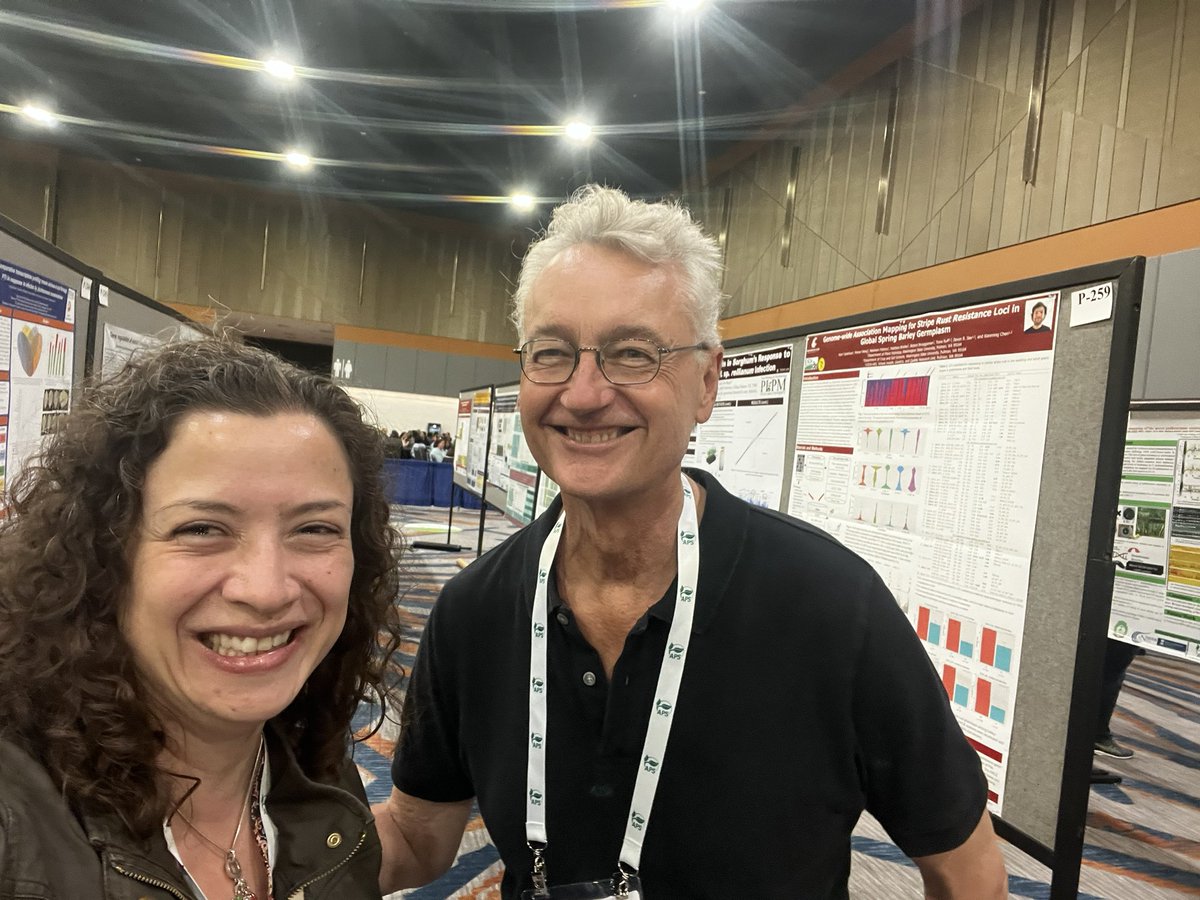 IR4_Director's tweet image. My turn for a picture with the one and only @alabamaED at #PlantHealth2024 @plantdisease 📸 #Tweeps