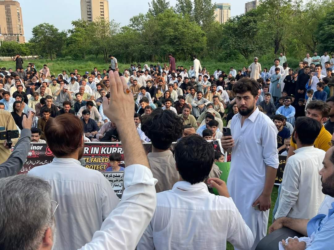 KurramPCR's tweet photo. 1. اسلام آباد پریس کلب, کرم پاراچنار میں حالیہ بدامنی کے خلاف اور پائیدار امن کیلئے احتجاجی تحریک کا دوسرا دن
#SecureTheKurram
2. #پاراچنار ائیرپورٹ سے ایمرجنسی بنیادوں پر پروازیں شروع کیا جائے ۔ پاراچنار ایئرپورٹ کی فعالی وقت کی اہم ضرورت ہے
#SecureTheParachinar 
#Parachinar https://t.co/3r6Rjjm7us