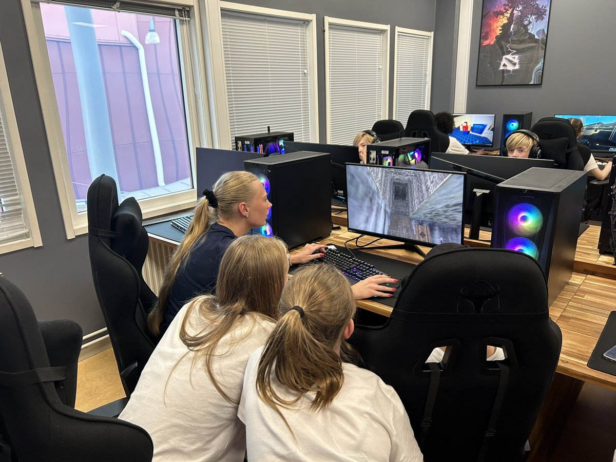 Datorerna går varma när deltagarna får testa på E-Sport🎮

#sportsheart #sportsheartcamp #idrottsläger