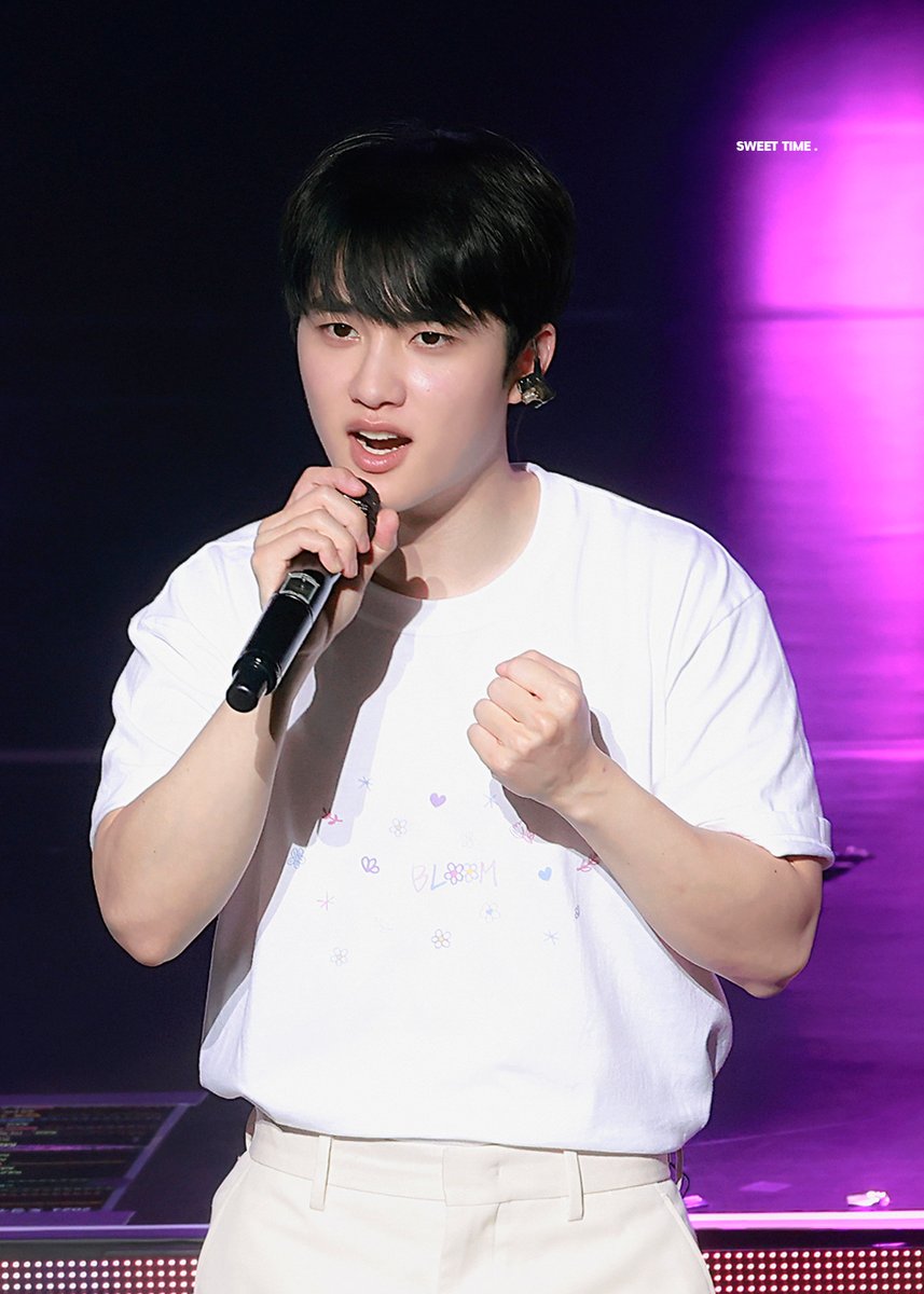 240719 경수의 7월 마지막 수요일도 행복한 하루이길
📎 live.staticflickr.com/65535/53891633…
📎 live.staticflickr.com/65535/53891551…

#도경수 #디오 #DOHKYUNGSOO #DO (D.O.) #都暻秀 #ドギョンス