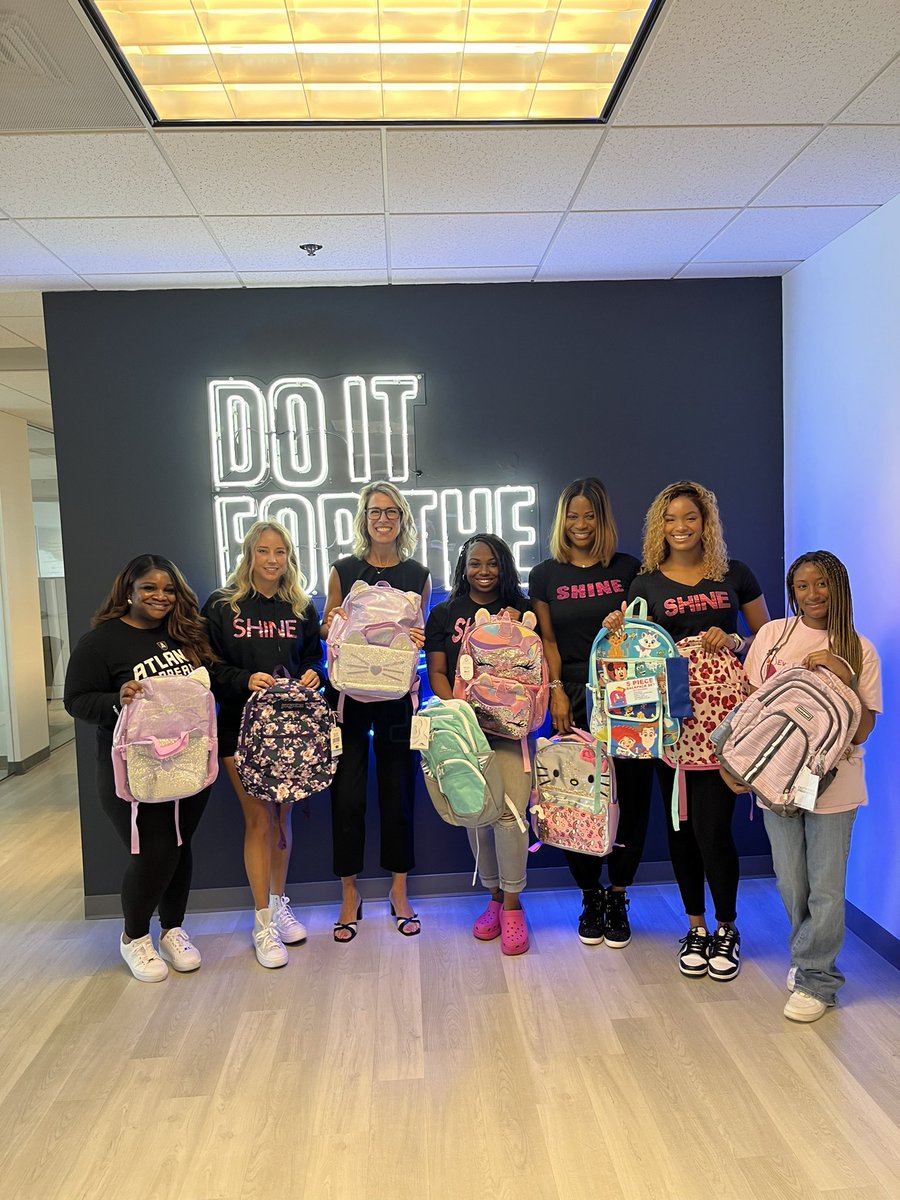 RisaShine19's tweet image. Yesterday was full of so much fun! @EveryGirlShine dropped off backpacks to @coachtwright_ @AtlantaDream 
backpack drive that are being donated to Barak &amp;amp; Michelle Obama Academy. I’m so proud of our organization’s generosity! #lovingothers💗✨