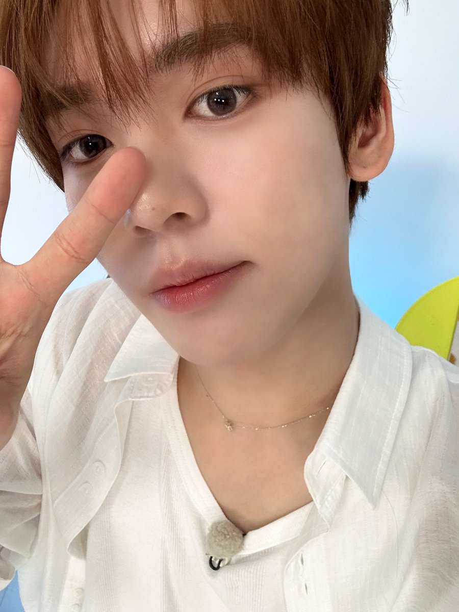 my brownie hair looks so good and that’s not the only reason why i am here. i wanted to say, happy first anniversary ze_rose! i’m so grateful for every single days since i becoming a part of zerobaseone and i promise that i will grow up brighter than ever for you!