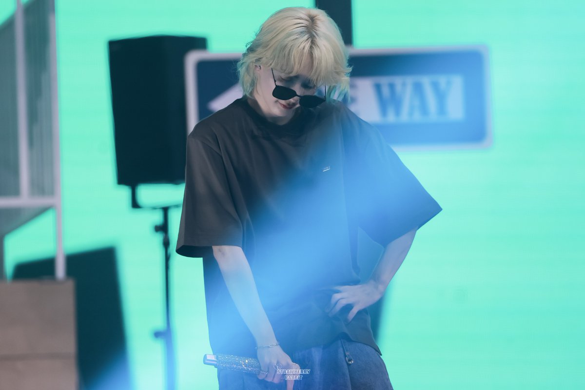strabbit104's tweet photo. 240723 CARAT LAND 

🕶️🎤🎶

#ジョンハン #JEONGHAN
#윤정한 #정한
#세븐틴 #SEVENTEEN https://t.co/5mr5DwNuuK