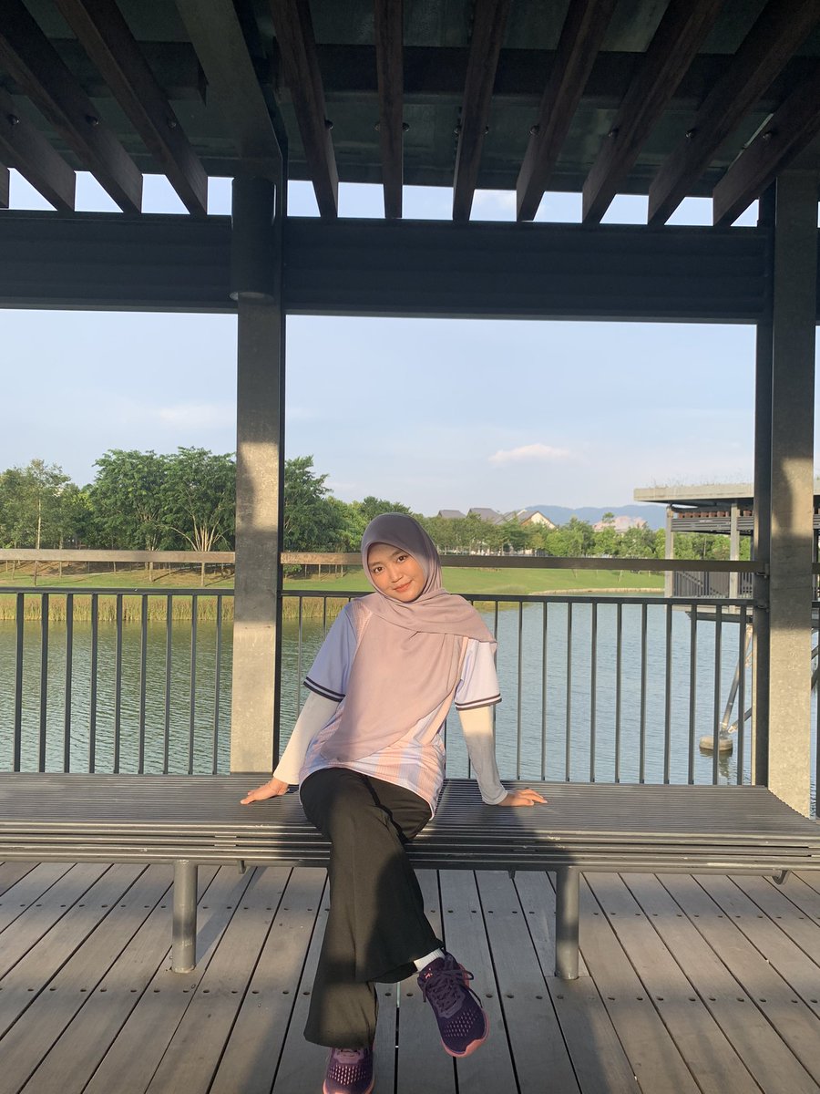 parknijam's tweet photo. Briskwalk with GF https://t.co/elKtTx96P9